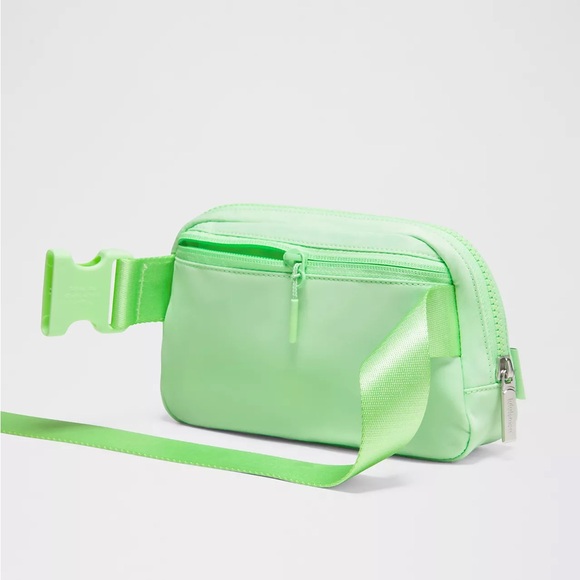 Lululemon Everywhere Belt Bag 1L- Citra Lime - Picture 4 of 5